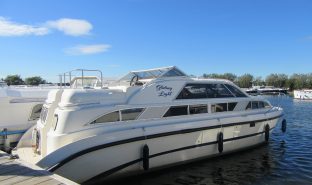 Faircraft 33 - Gliding - 6 Berth Inland Cruiser