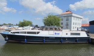 Powles 42 - Brud - 6 Berth Inland Cruiser