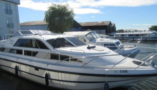 Faircraft 33 - Gliding - 6 Berth Inland Cruiser