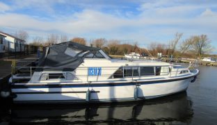 Ocean 30 - Kay Em - 5 Berth Inland Cruiser