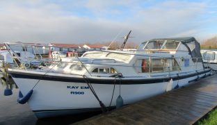 Ocean 30 - Kay Em - 5 Berth Inland Cruiser