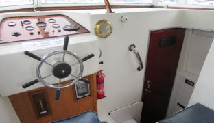 Ocean 30 - Kay Em - 5 Berth Inland Cruiser