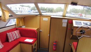 Faircraft 33 - Gliding - 6 Berth Inland Cruiser