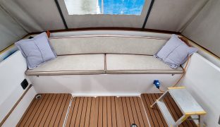 Aquafibre 32 - Jay - 5 Berth Inland Cruiser