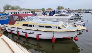 Aquafibre 32 - Jay - 5 Berth Inland Cruiser