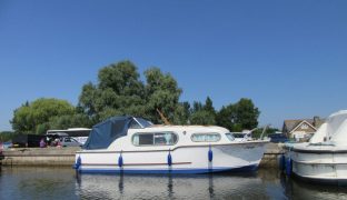 Freeman 22 - Adrianne - 4 Berth Inland Cruiser