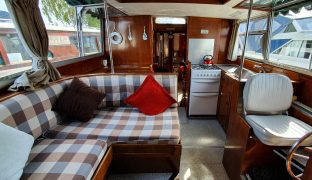 Aquafibre 33 - Snaffles - 6 Berth Inland Cruiser