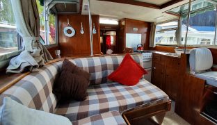 Aquafibre 33 - Snaffles - 6 Berth Inland Cruiser