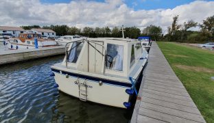 Seamaster - Sea Breeze - 6 Berth Sedan Style Cruiser