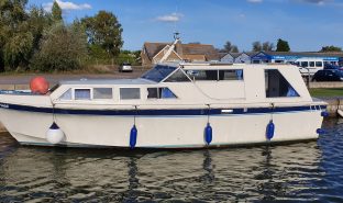 Seamaster - Sea Breeze - 6 Berth Sedan Style Cruiser