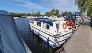 Hampton - Gentle Lady - 4 Berth Inland Cruiser