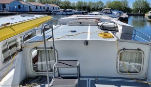 Aquafibre 33 - Snaffles - 6 Berth Inland Cruiser