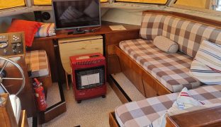 Aquafibre 33 - Snaffles - 6 Berth Inland Cruiser