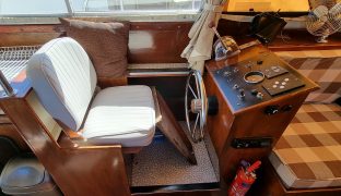 Aquafibre 33 - Snaffles - 6 Berth Inland Cruiser