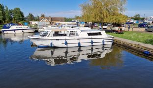 Aquafibre 33 - Snaffles - 6 Berth Inland Cruiser