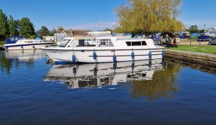 Aquafibre 33 - Snaffles - 6 Berth Inland Cruiser