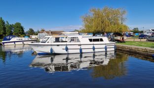 Aquafibre 33 - Snaffles - 6 Berth Inland Cruiser