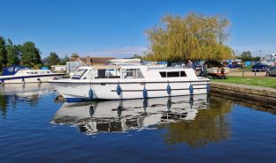 Aquafibre 33 - Snaffles - 6 Berth Inland Cruiser