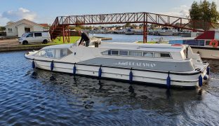 Alphacraft 42 - Broadsway - 8 Berth Inland Cruiser