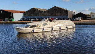 Alphacraft 42 - Broadsway - 8 Berth Inland Cruiser