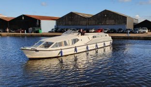 Alphacraft 42 - Broadsway - 8 Berth Inland Cruiser