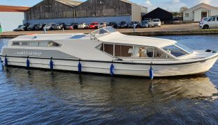 Alphacraft 42 - Broadsway - 8 Berth Inland Cruiser