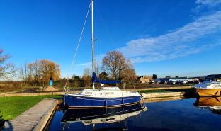 Snapdragon 747 - Bonnie - 5 Berth Sailing Boat