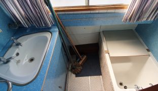 Bourne 35 - More Folly - 6 Berth Broads Cruiser