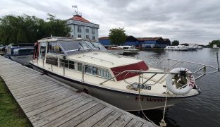 Freeman 33 - Hi Wave  - 6 Berth Motorboat