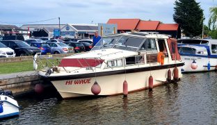 Freeman 33 - Hi Wave  - 6 Berth Motorboat