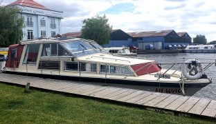 Freeman 33 - Hi Wave  - 6 Berth Motorboat