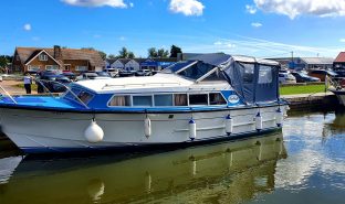 Alphacraft 31 - Lydia C - 4 Berth Inland Cruiser