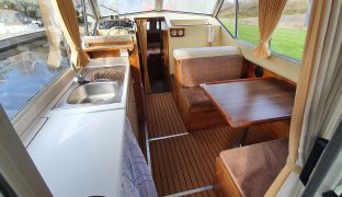 Bounty 27 Sedan - Grayling - 4 Berth Inland Cruiser