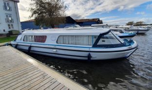 Bermuda 34 - Broadland Lass - 2 Berth Inland Cruiser