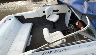 Rinker 202 Festiva - Jessica  - Day Boat