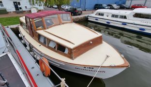 Summercraft 30 - Mistle Thrush - 4 Berth Wooden Cruiser