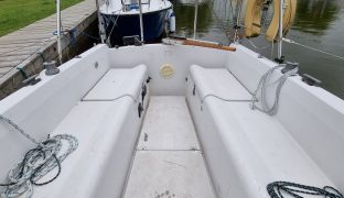 Pegasus 800 - Boozy Boo - 5 Berth Sailing Boat