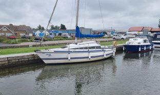 Pegasus 800 - Boozy Boo - 5 Berth Sailing Boat