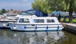 Hampton Safari - Elsa II  - 4 Berth Inland Cruiser