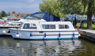 Hampton Safari - Elsa II  - 4 Berth Inland Cruiser