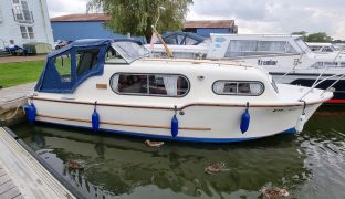 Freeman 22 - New Dawn - 4 Berth Inland Cruiser