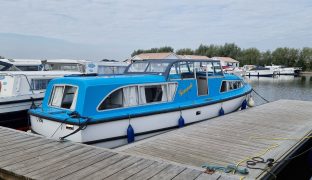 Broom Skipper - Genesis - 4 Berth Inland river cruiser 