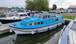 Broom Skipper - Genesis - 4 Berth Inland Cruiser