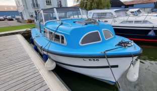 Broom Skipper - Genesis - 4 Berth Inland Cruiser