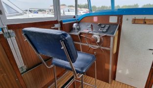 Broom Skipper - Genesis - 4 Berth Inland river cruiser 