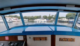 Broom Skipper - Genesis - 4 Berth Inland Cruiser