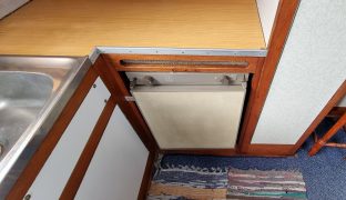 Broom Skipper - Genesis - 4 Berth Inland Cruiser