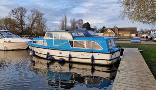 Broom Skipper - Genesis - 4 Berth Inland river cruiser 