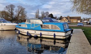 Broom Skipper - Genesis - 4 Berth Inland river cruiser 