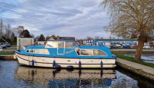 Broom Skipper - Genesis - 4 Berth Inland river cruiser 